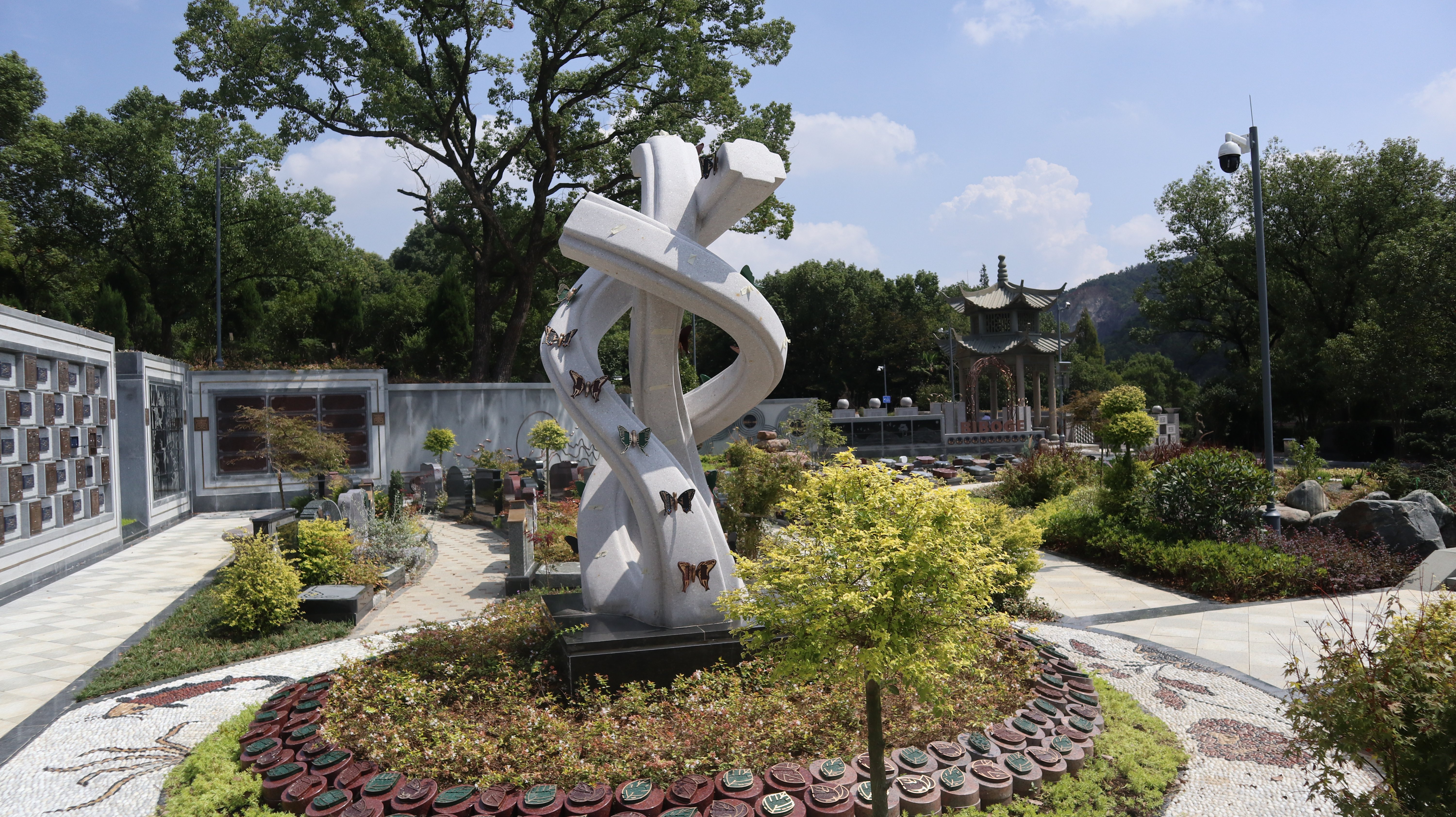 仲博以”微改造”引领老旧墓园走向绿色生态未来